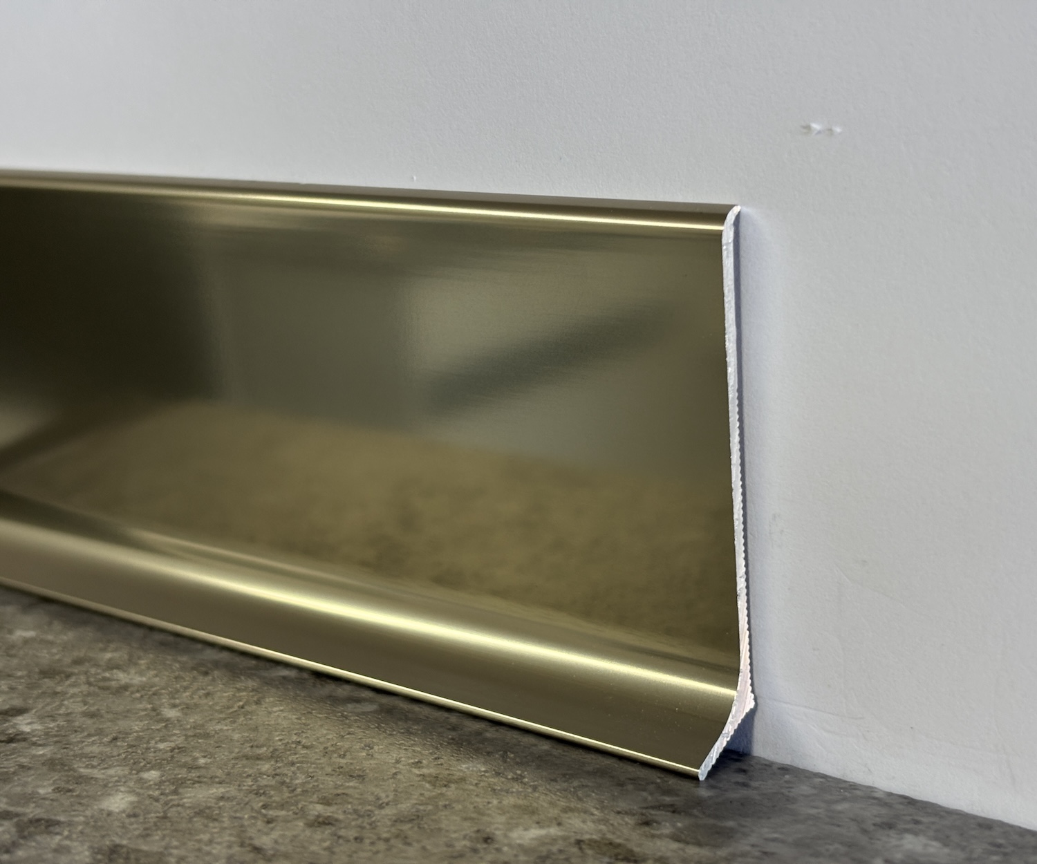 Plinta aluminiu titanium lucios SKIRTING