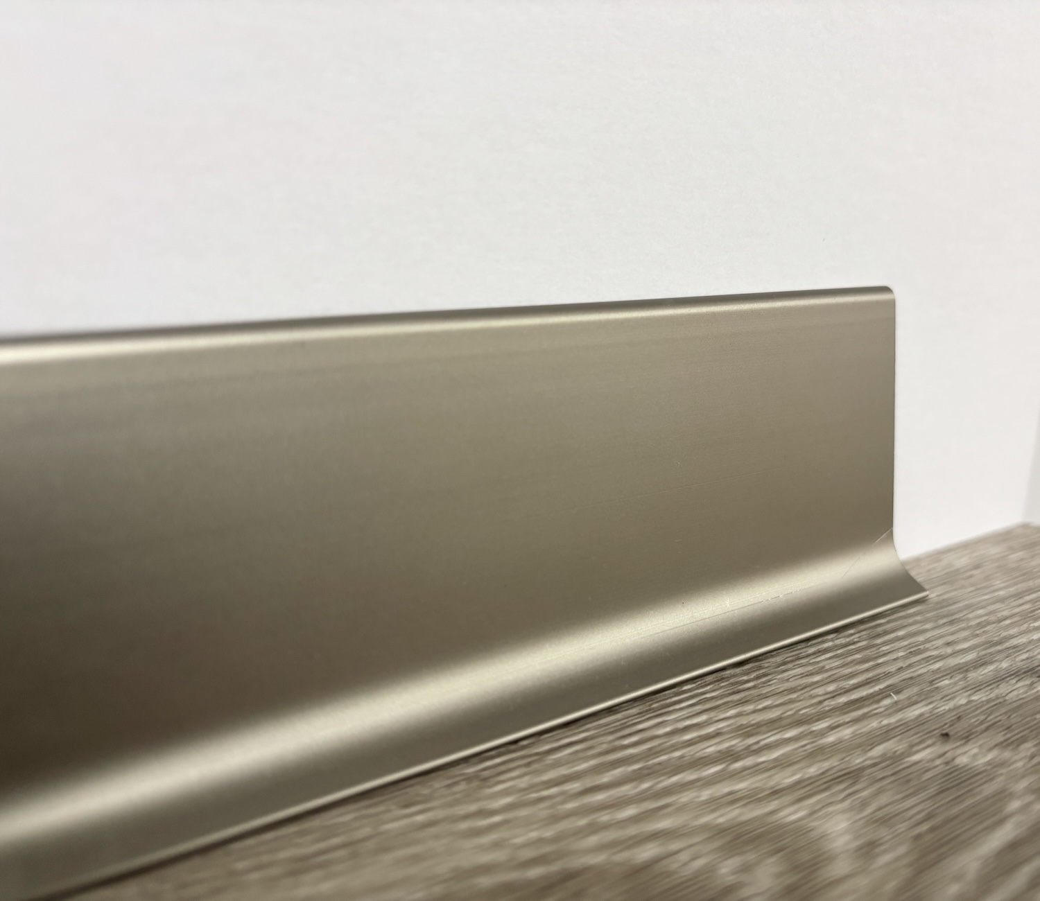 Plinta din aluminiu Baseboard BA titanium