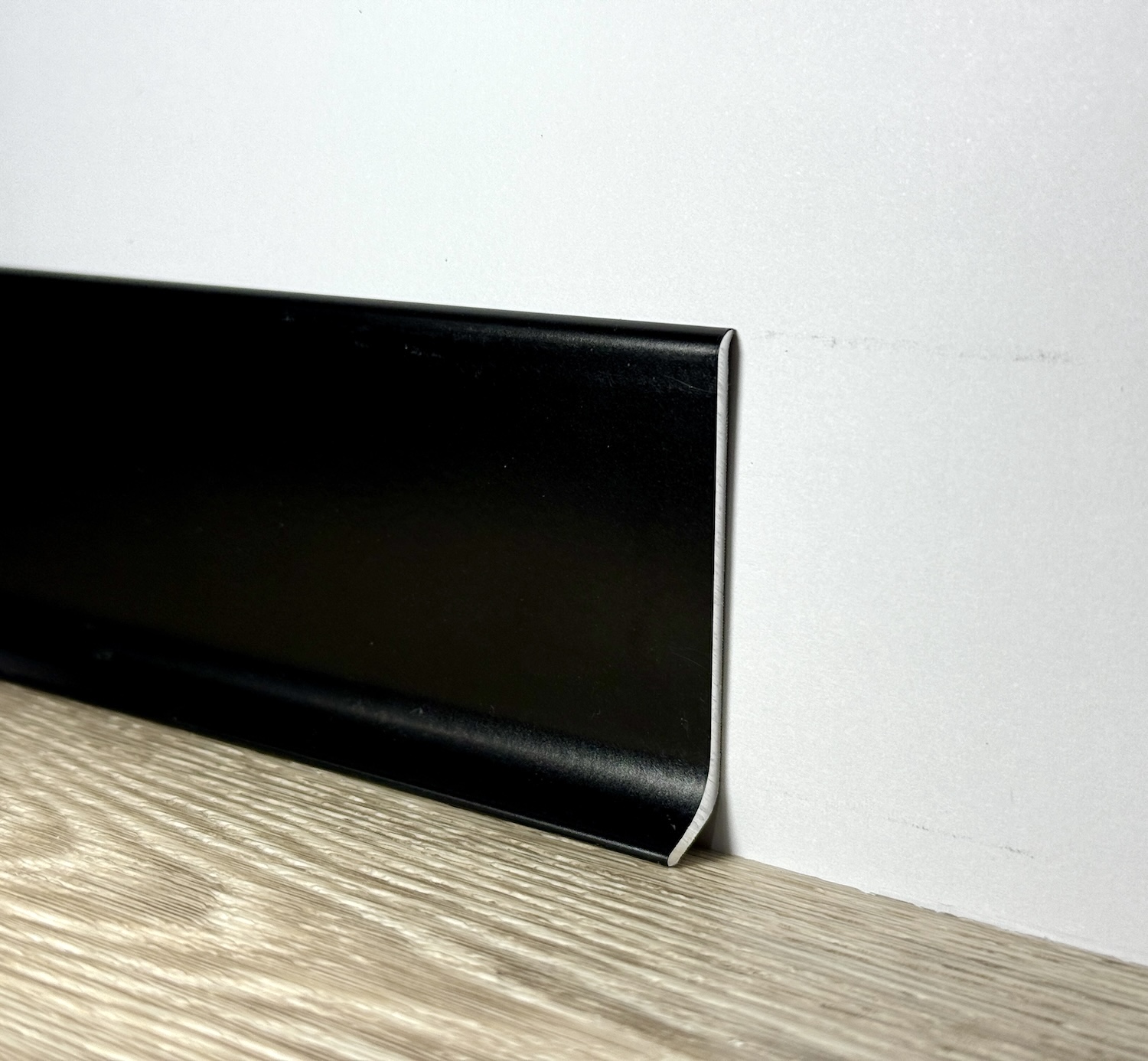 Plinta aluminiu negru PROFILITEC Baseboard BA